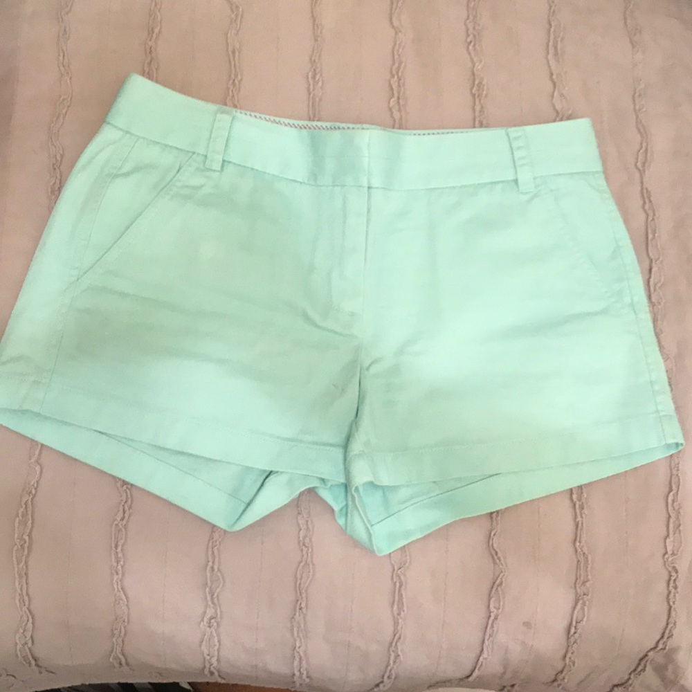 Women’s J. Crew classic chino shorts, size 6